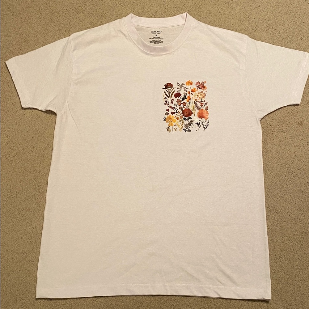 Skyland tees by tideeb 100% cotton Floral Graphic Tee in size medium